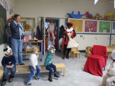 Sinterklaas en Zwarte Piet kwamen op bezoek in de klas